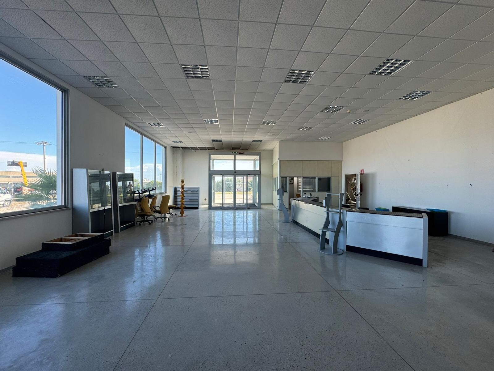 Complesso uso industriale affitto a Modugno