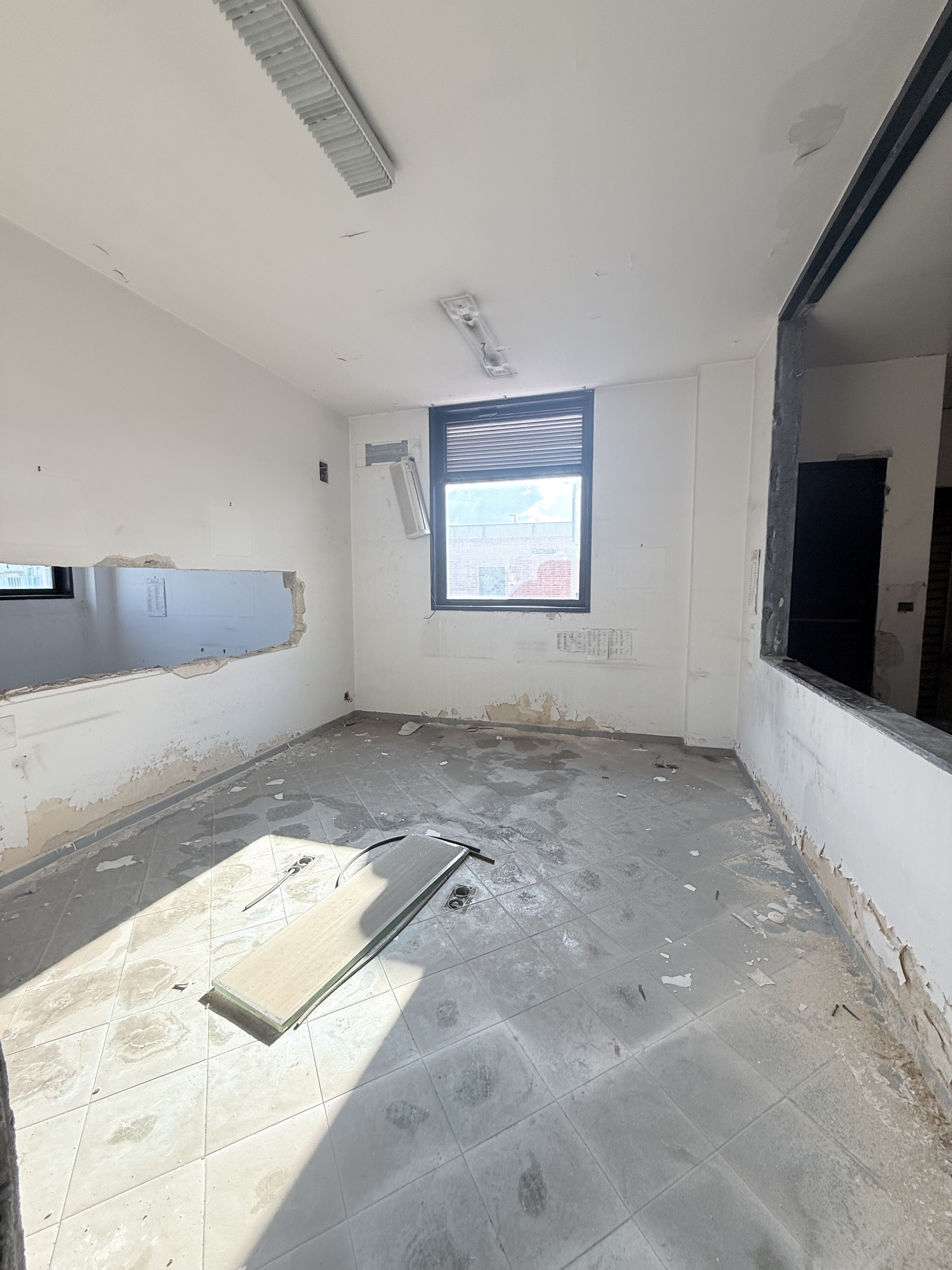 Complesso uso industriale vendita a Bari