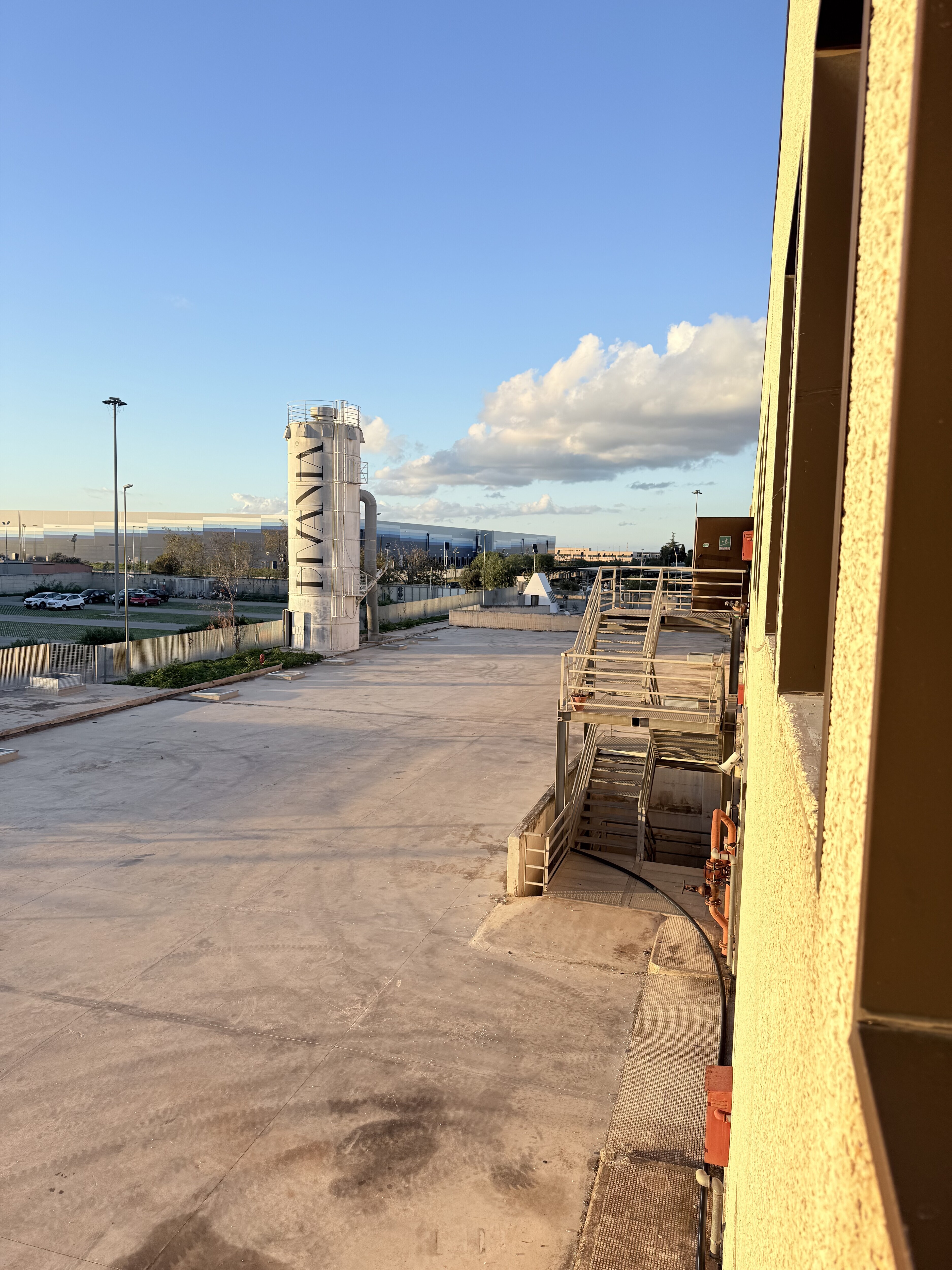 Complesso uso industriale affitto a Modugno