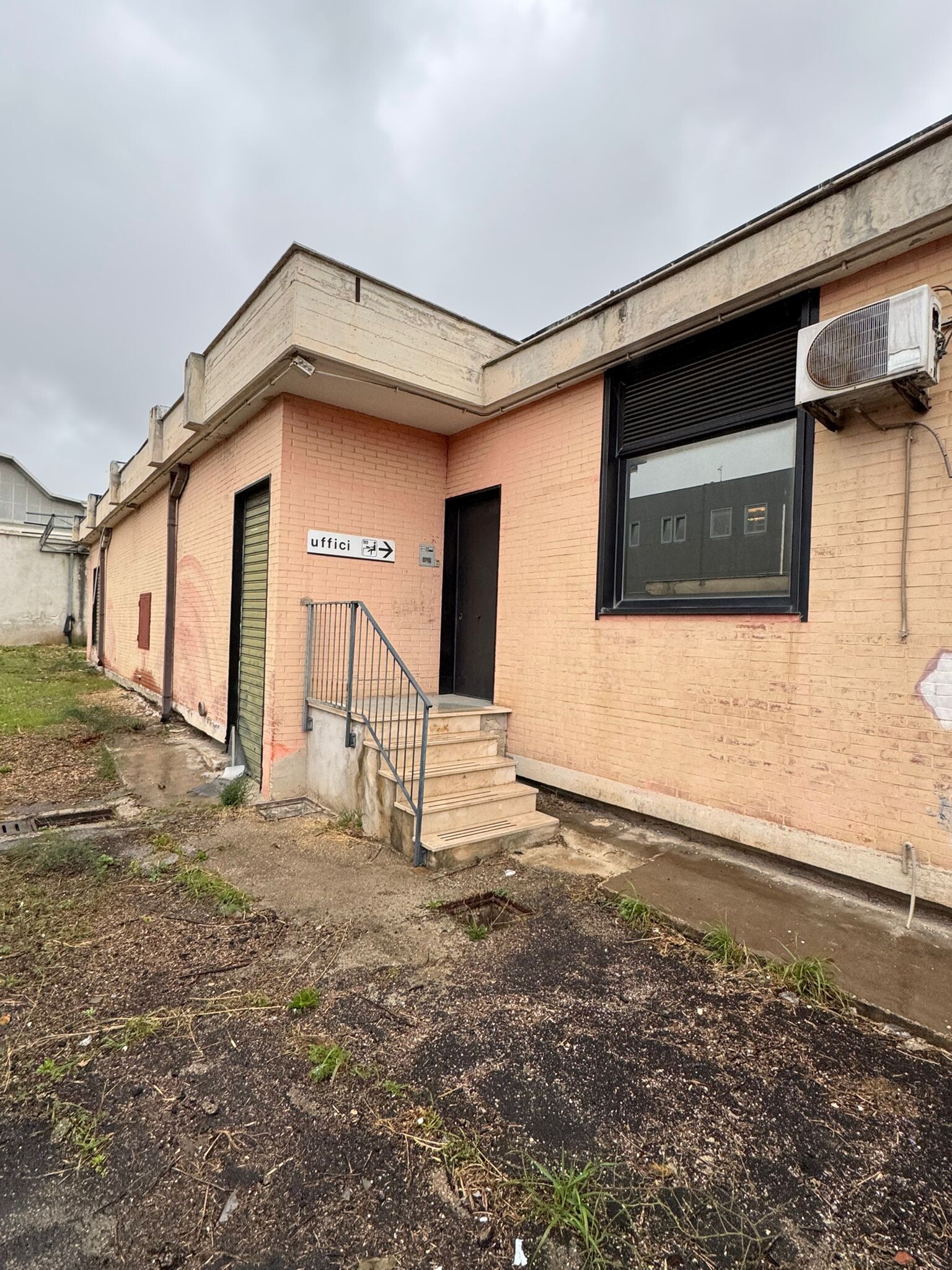 Complesso uso industriale vendita a Bari