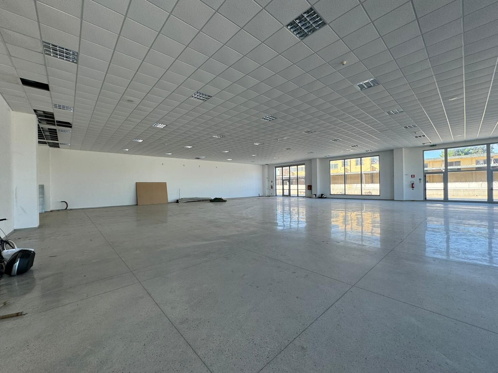 Complesso uso industriale affitto a Modugno