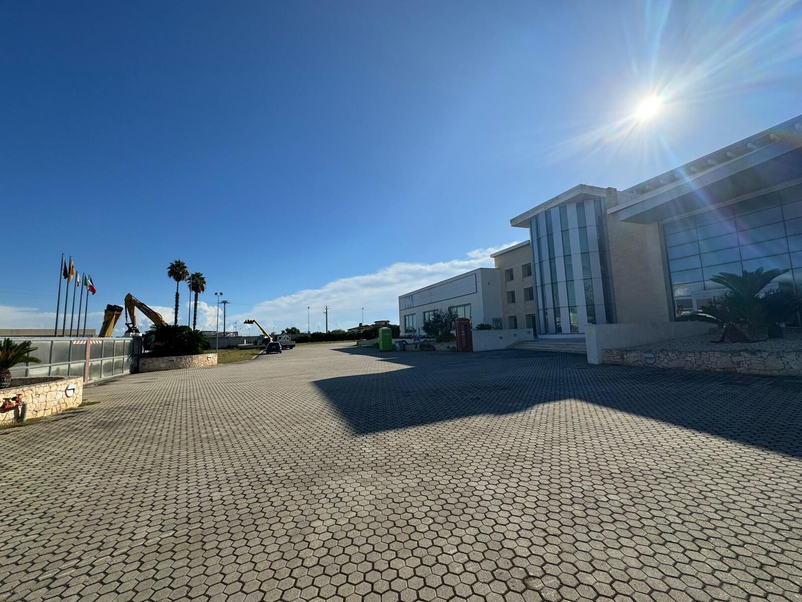 Complesso uso industriale affitto a Modugno