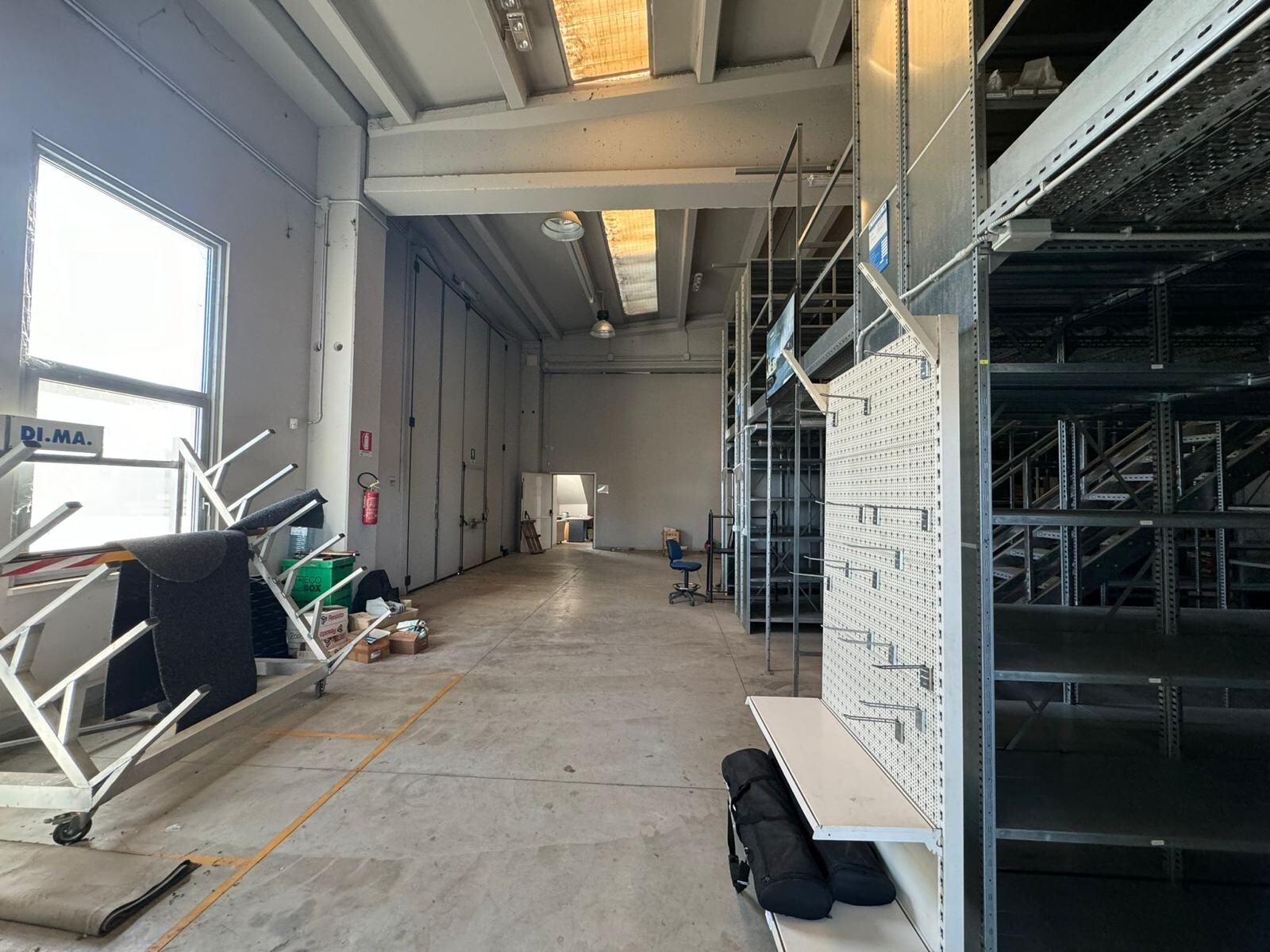 Complesso uso industriale affitto a Modugno