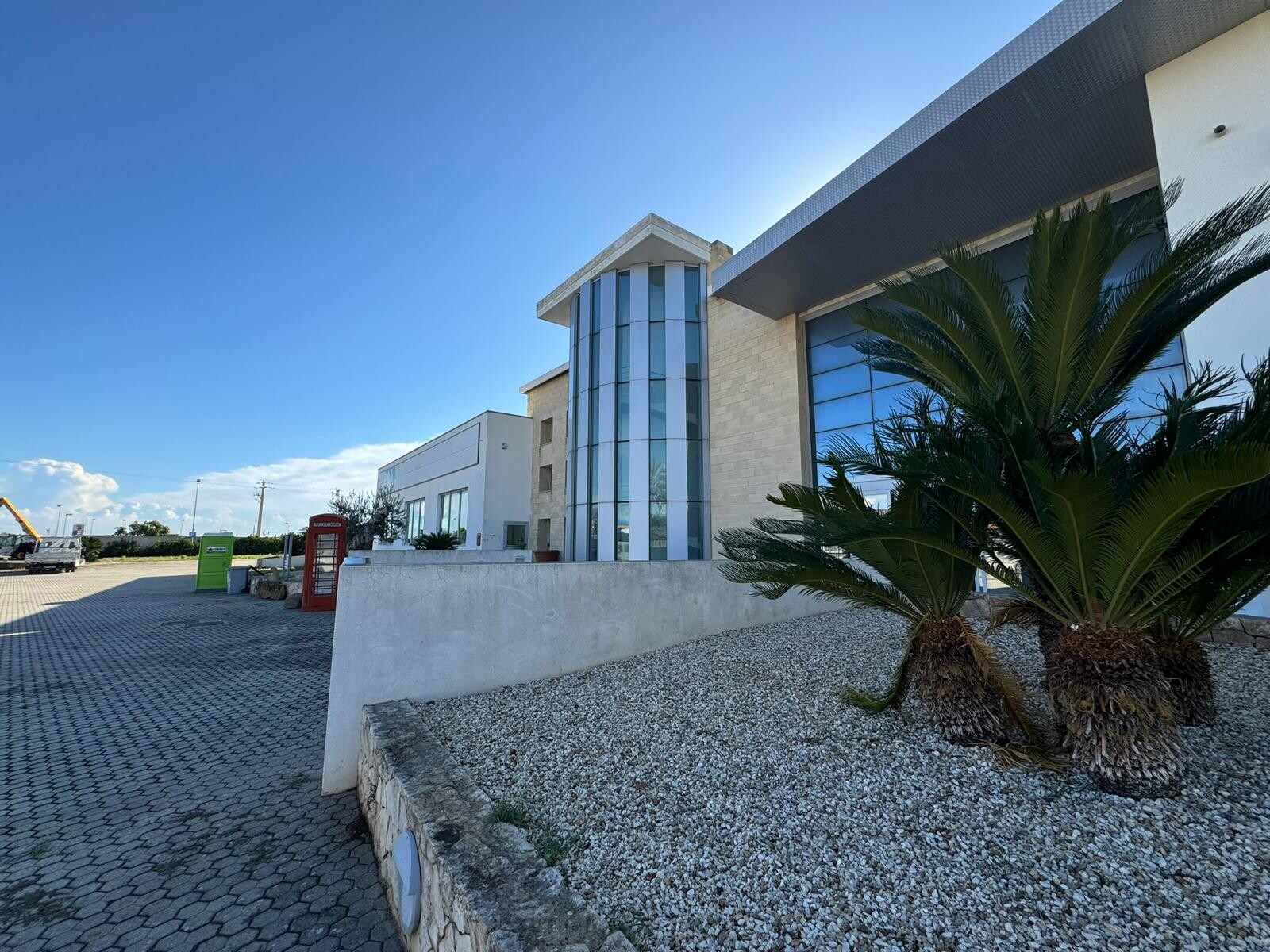 Complesso uso industriale affitto a Modugno