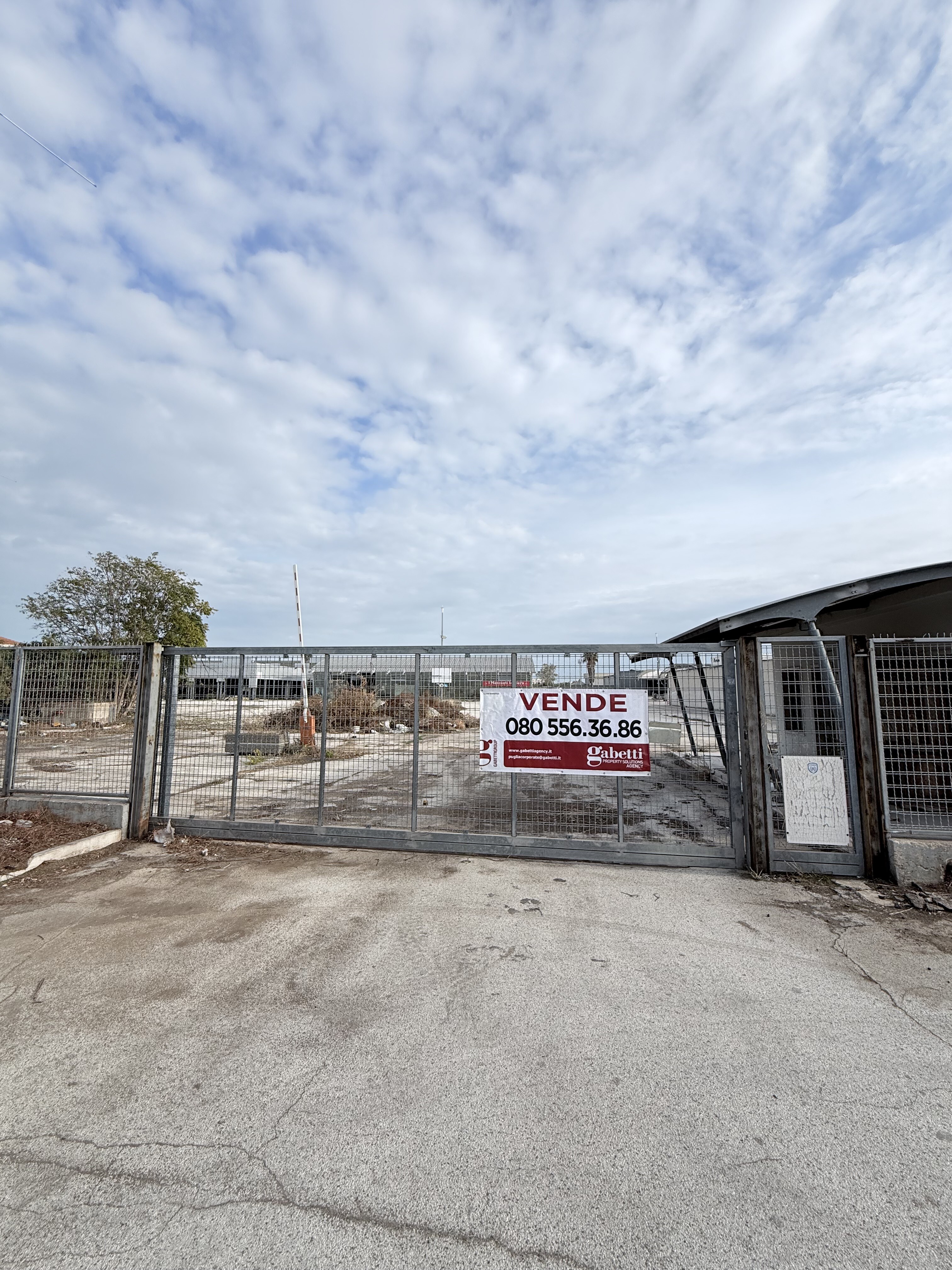 Negozio uso commerciale vendita a Bari