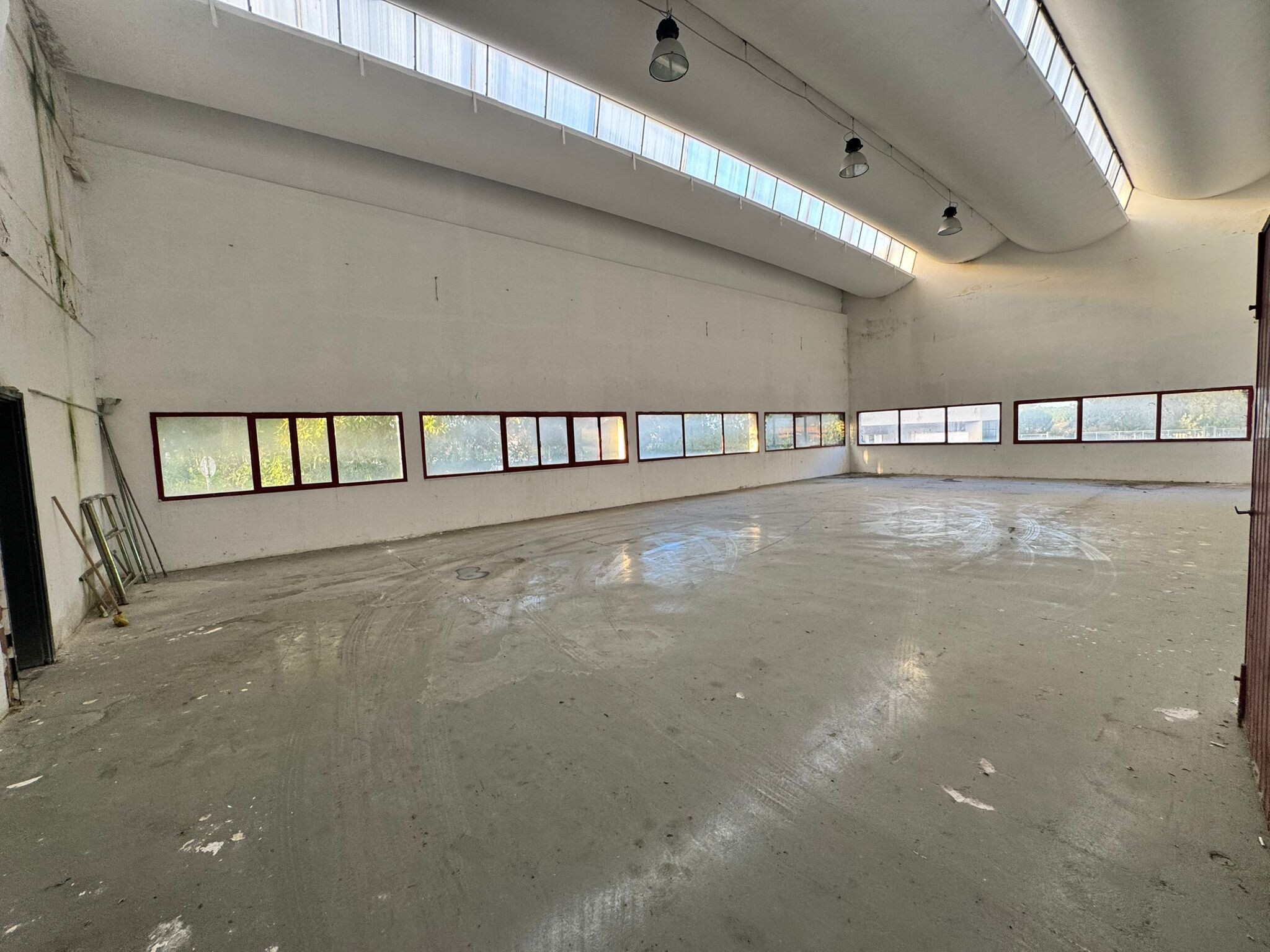 Complesso uso industriale vendita a Bari