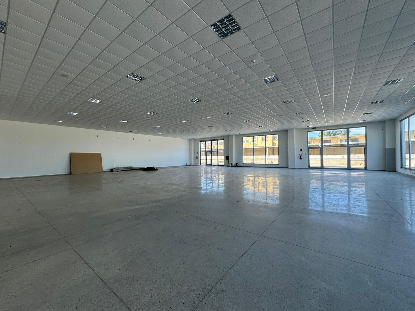 Complesso uso industriale affitto a Modugno